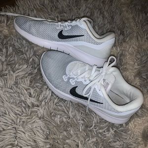 Nike Tennis Shoes